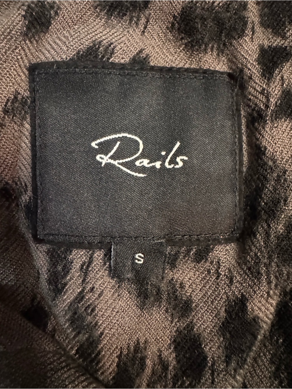 Rails Hunter Leopard Print Button-Down Shirt 100% Rayon - Picture 5 of 9